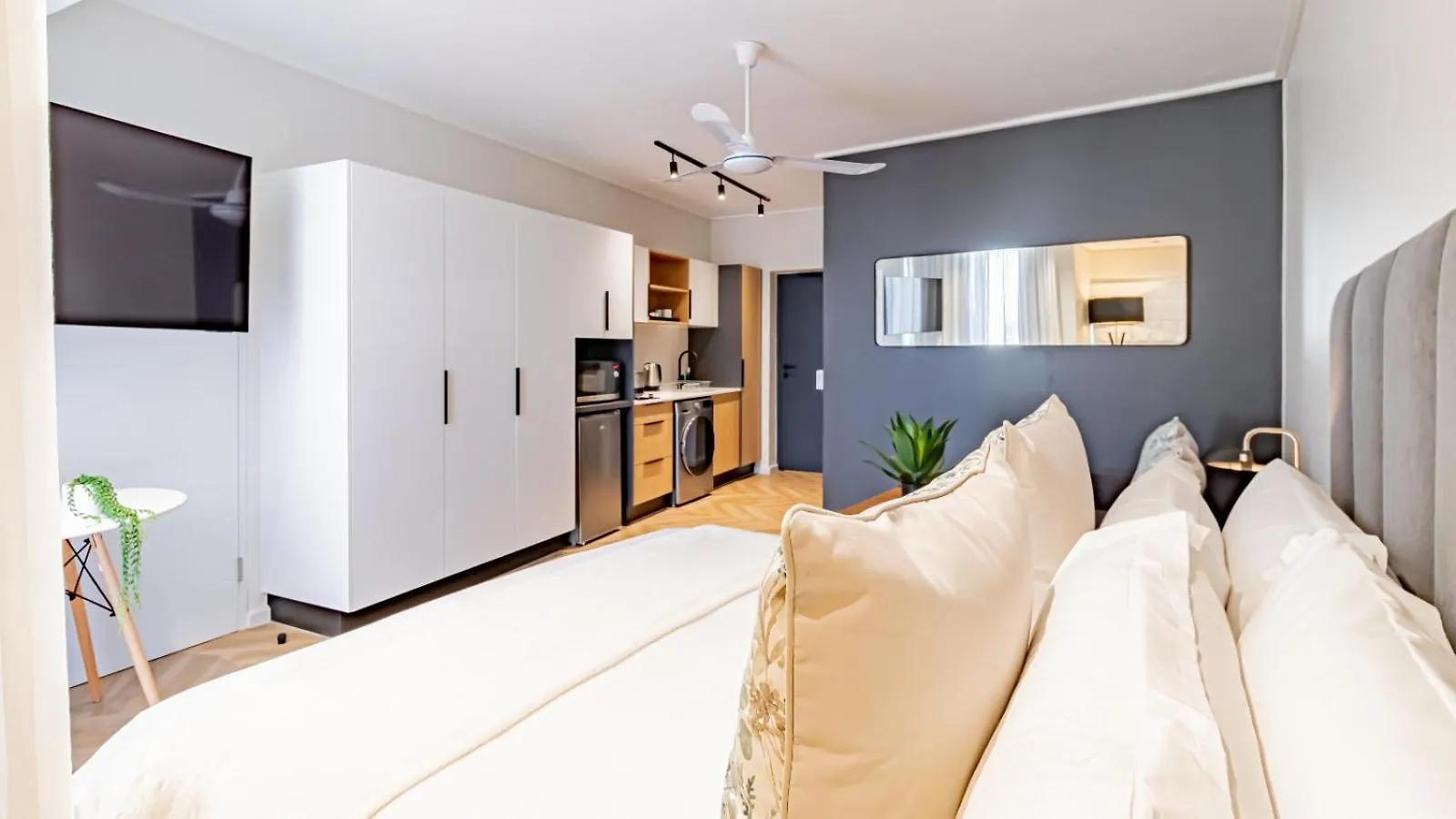 Luxury One Bed & Bath-On Park Apartment Cape Town